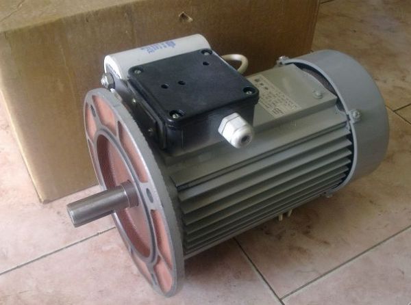 Электродвигатель для плиткореза