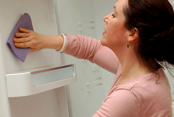 Чем отмыть холодильник от желтизны внутри и снаружи: как это сделать народными средствами