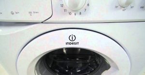 Не открывается дверь стиральной машины после стирки – что делать?