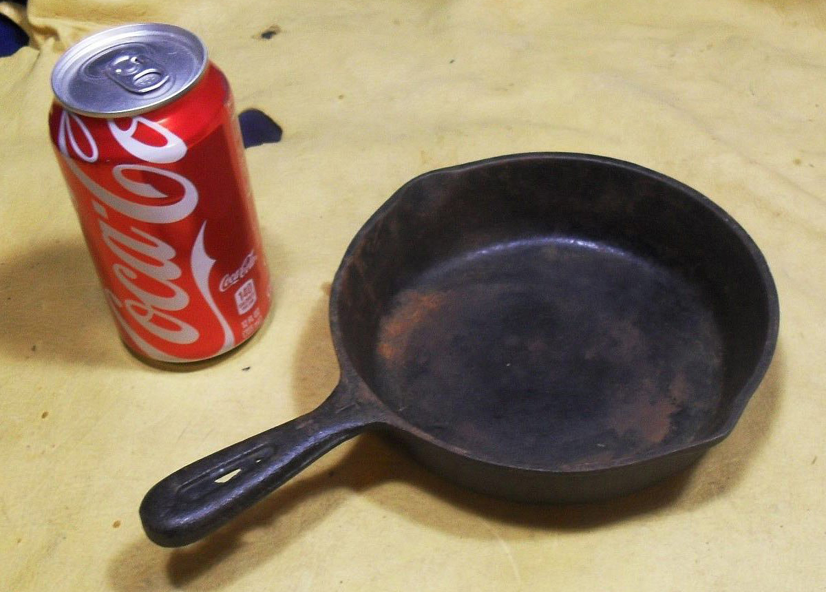 Кока-кола и сковорода