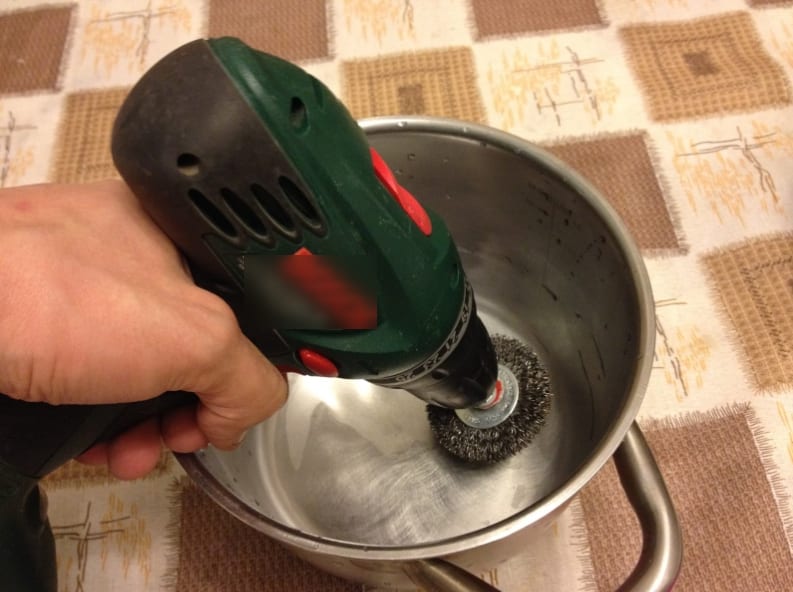 Как почистить сковородки от застарелой гари