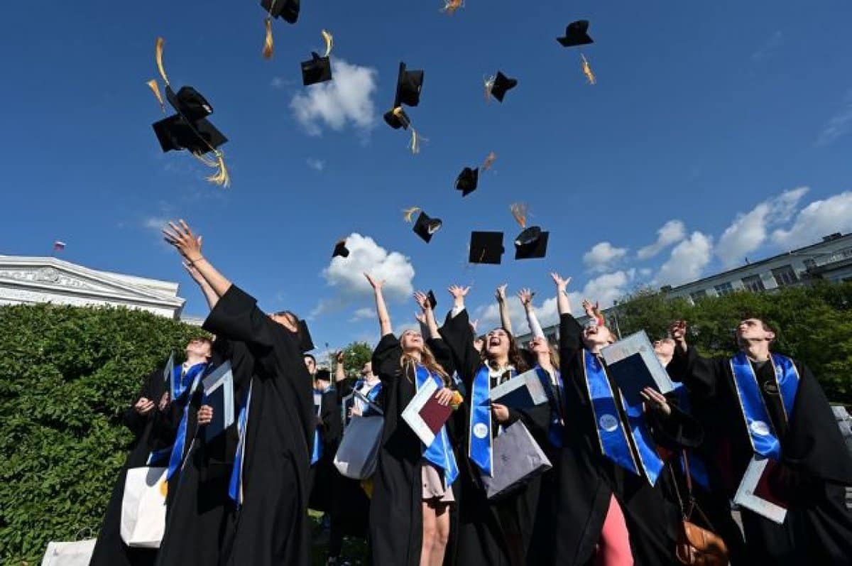 Купить диплом о высшем образовании: решение или проблема?